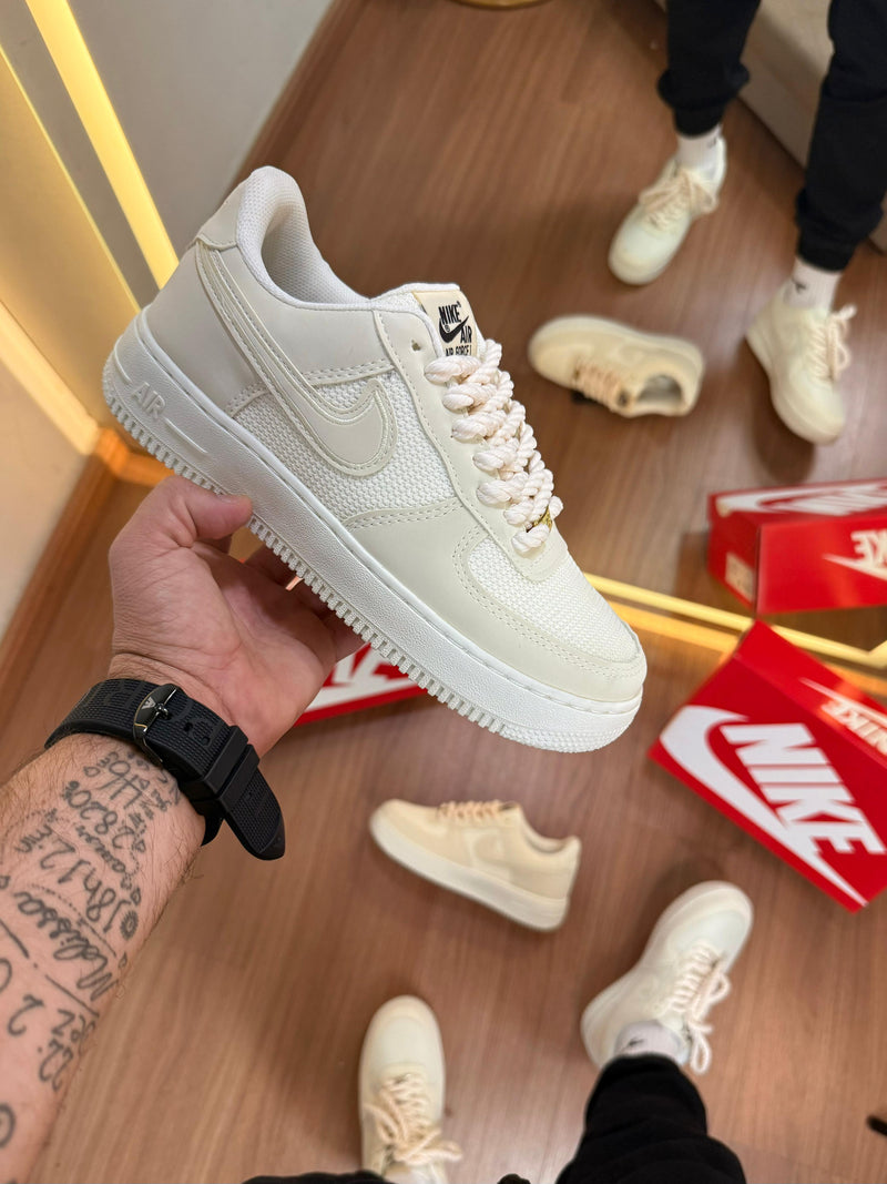 Nike Air Force 1 - Branco/Bege