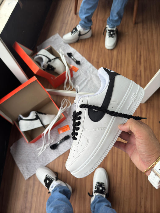 Nike Air Force 1 - Branco/ Preto