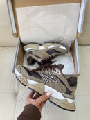 New Balance 9060 Prime Couro - Castor/Café