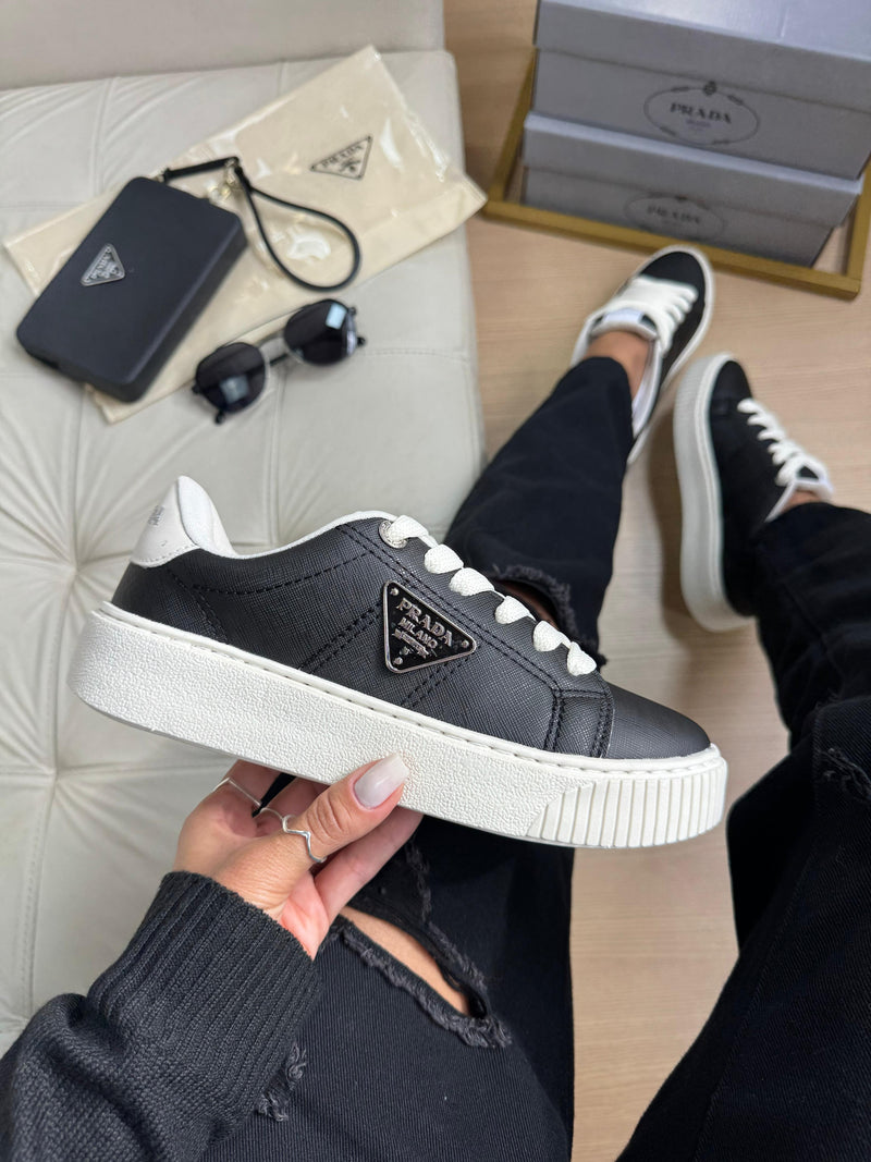 PRADA MILANO CASUAL - PRETO