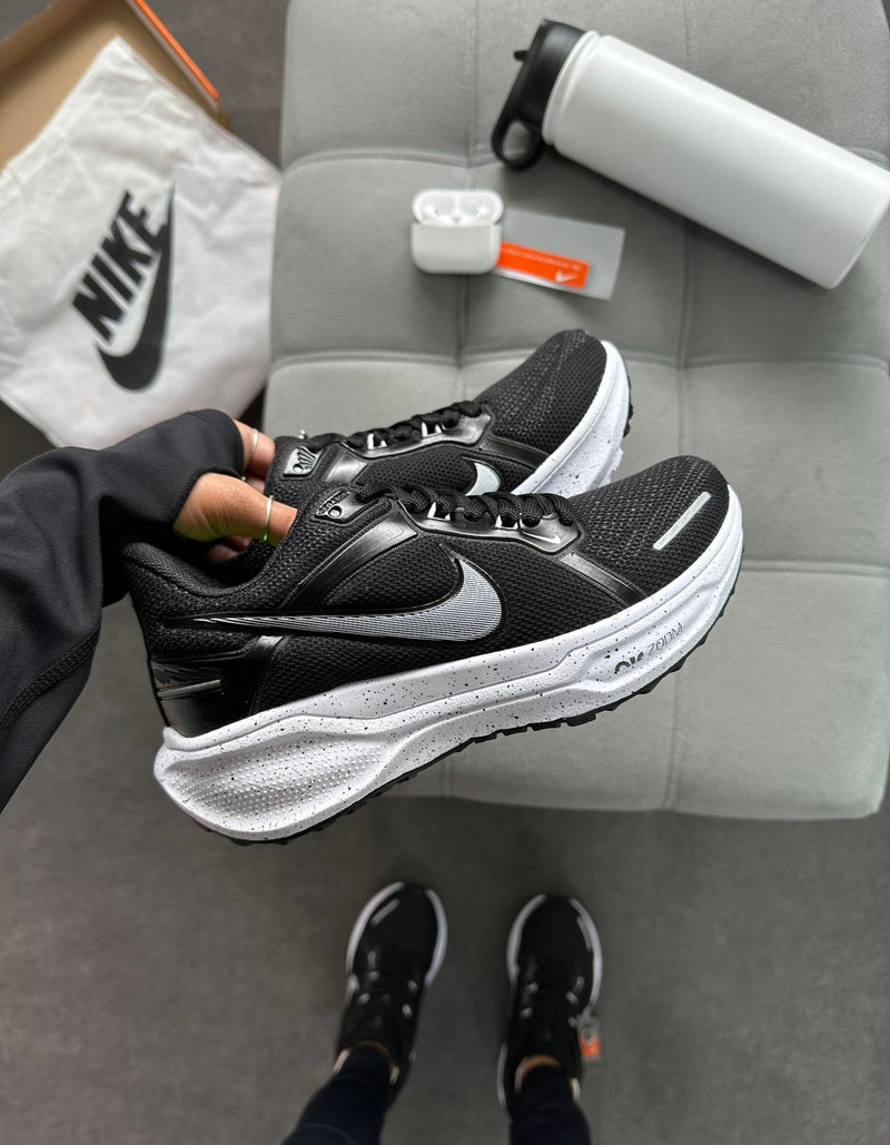 Nike ZoomX - Black/White