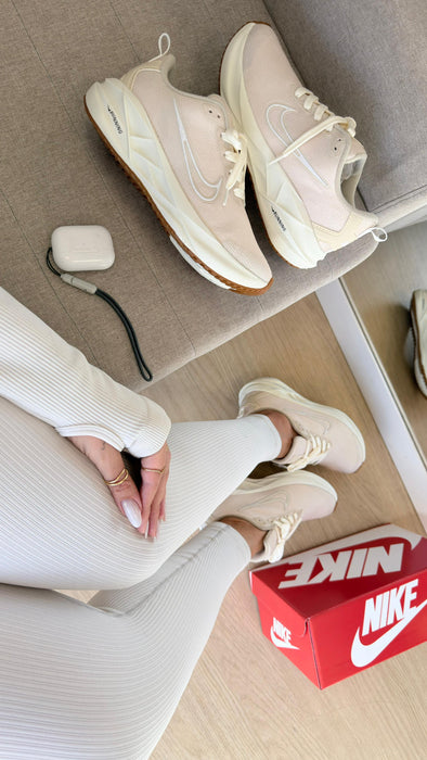 Nike Running - Creme