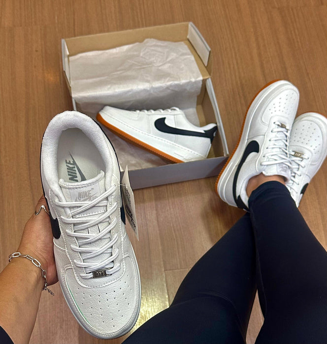 Nike Air Force 1 - Branco/ Preto/ Marron