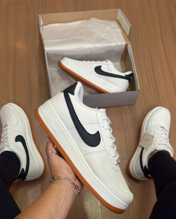 Nike Air Force 1 - Branco/ Preto/ Marron