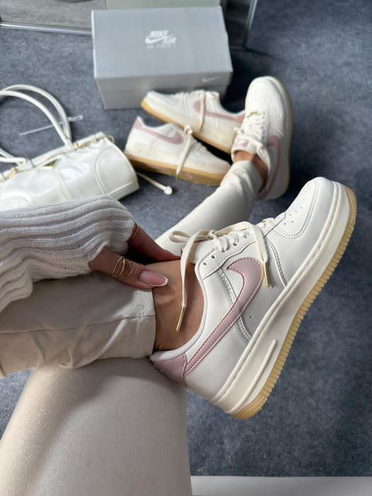 Nike Air Force 1 - Cream/Pink Gum