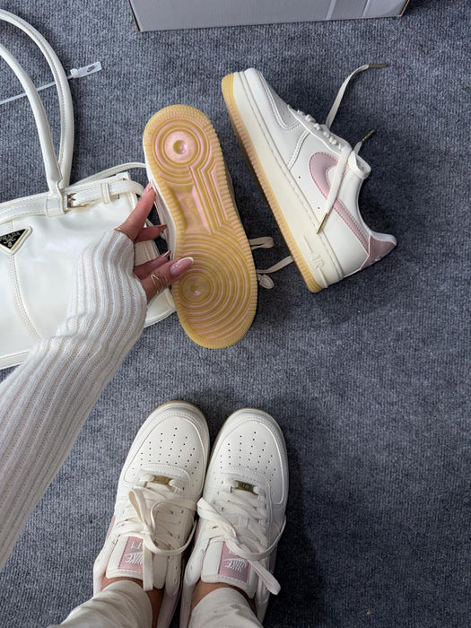 Nike Air Force 1 - Cream/Pink Gum