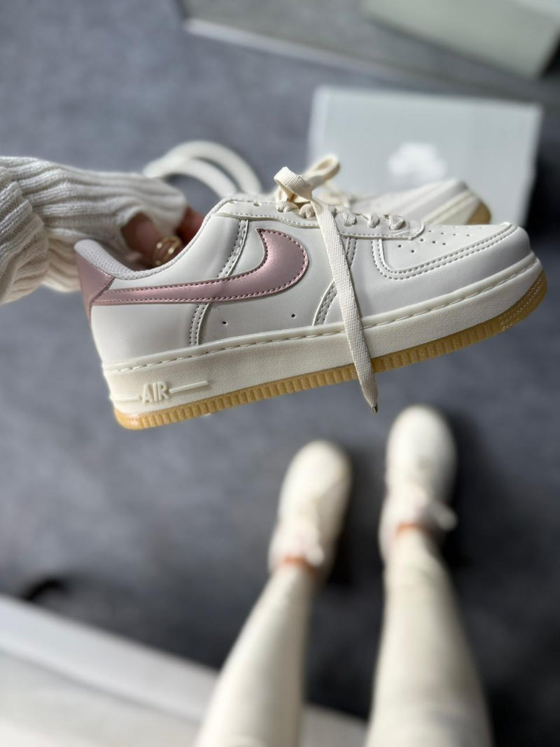Nike Air Force 1 - Cream/Pink Gum