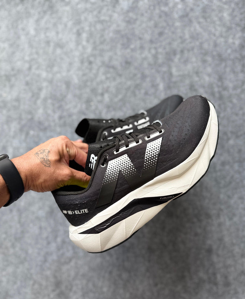 New Balance Elite - Black/White