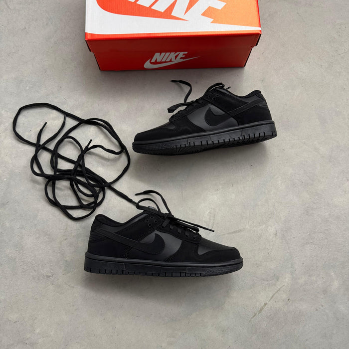 Nike Dunk Low - All Black