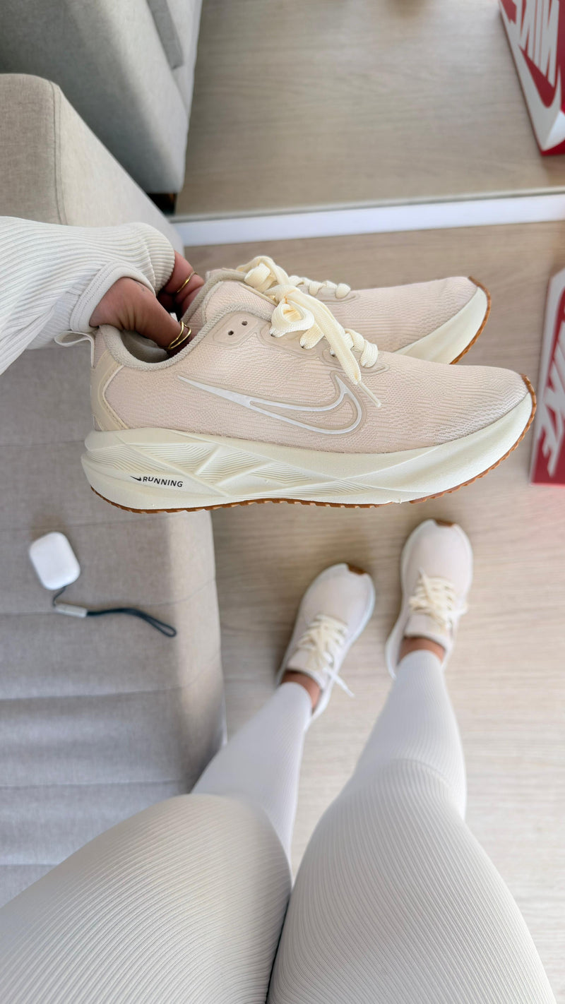 Nike Running - Creme
