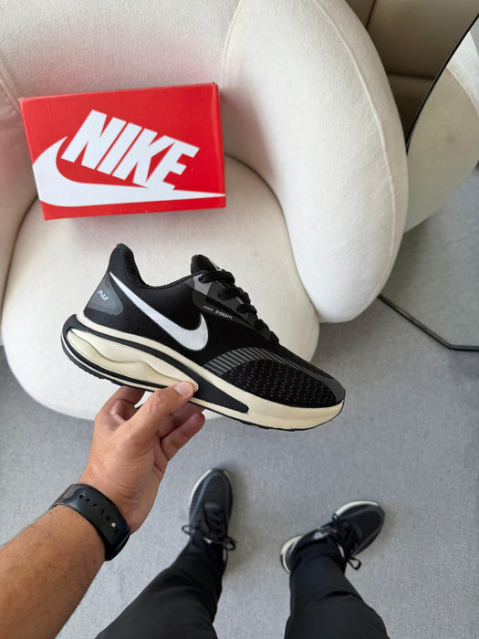 Nike Zoom Vomero 17 - Preto/ Branco