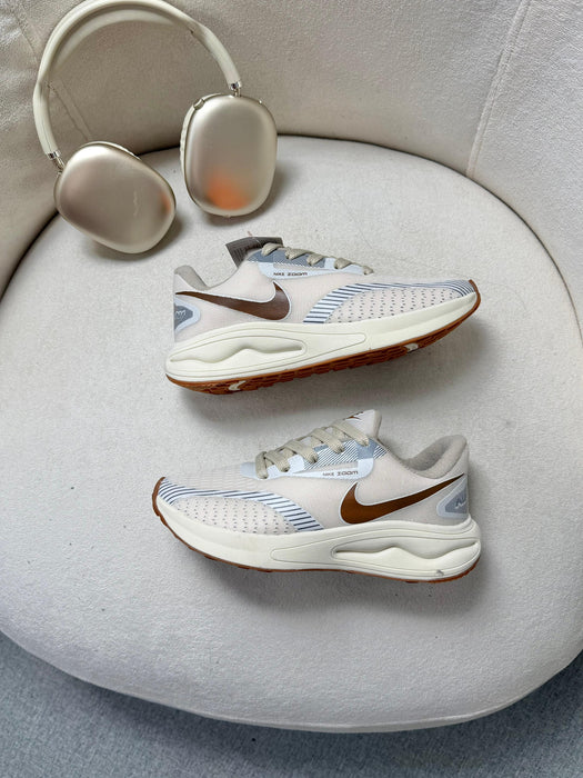 Nike Zoom Vomero 17 - Creme/ Marrom