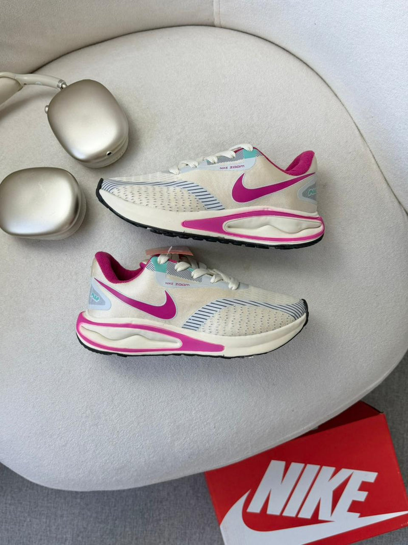 Nike Zoom Vomero 17 - Creme/ Rosa