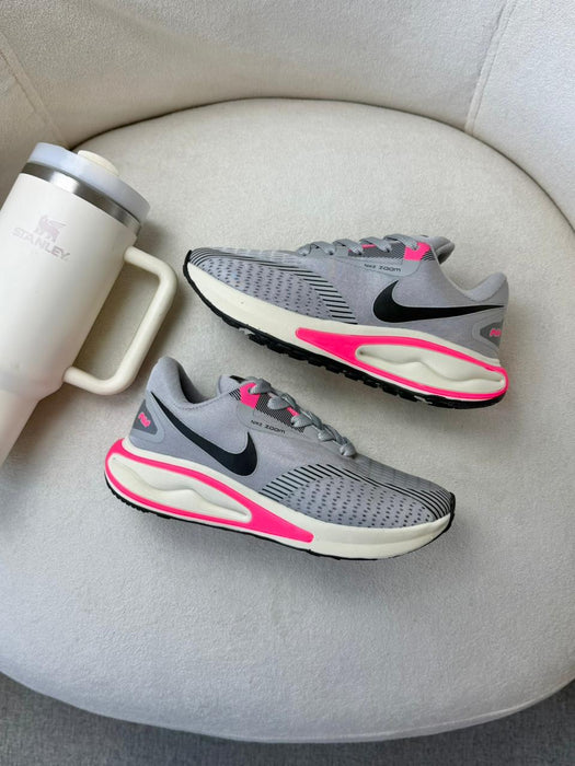 Nike Zoom Vomero 17 - Cinza/ Preto/ Rosa