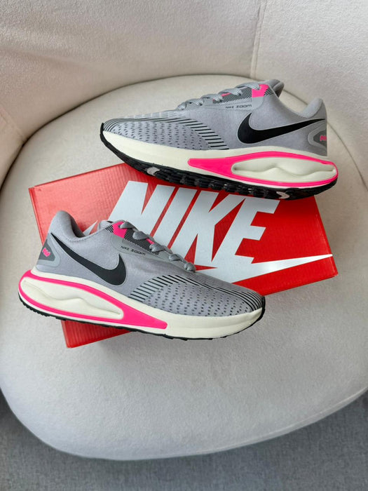 Nike Zoom Vomero 17 - Cinza/ Preto/ Rosa