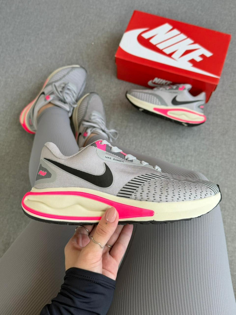 Nike Zoom Vomero 17 - Cinza/ Preto/ Rosa