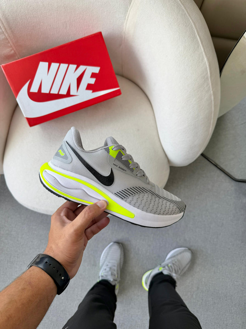 Nike Zoom Vomero 17 - Cinza/ Preto