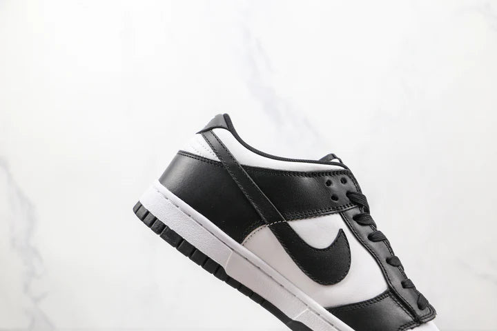 Nike Dunk Low - Branco/ Preto
