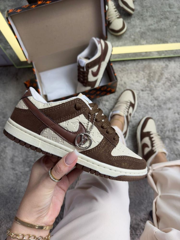 Nike SB Dunk Low Louis Vuitton - Bege/Marrom