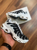 Nike Air Max Plus TN - Preto/Branco