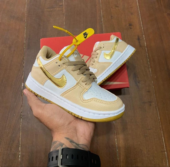 Nike Dunk Low Infantil - Metalic Gold