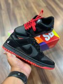 Nike SB Dunk Low - Grafite/Preto/Vermelho
